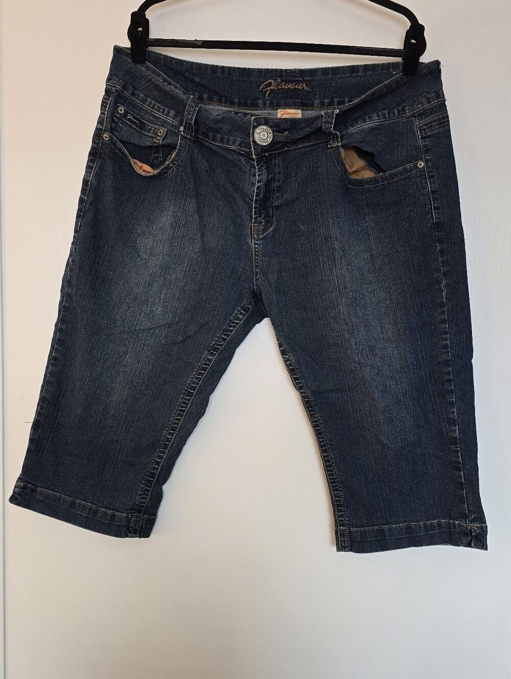 Flavour by Bubblegum - (Plus-Size) Y2K Blue Denim Capri Jeans With Pockets